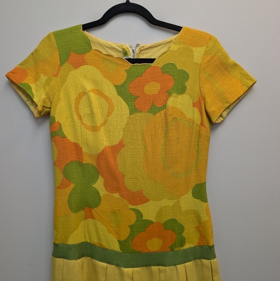 1950s floral cotton pique dress | vintage Jeanette Alexander wiggle dress - Picture 2 of 12